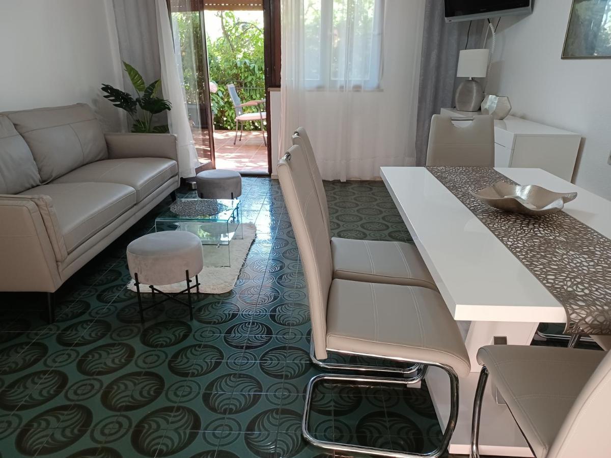 Apartment Lorenzo โตรกีร์ ภายนอก รูปภาพ